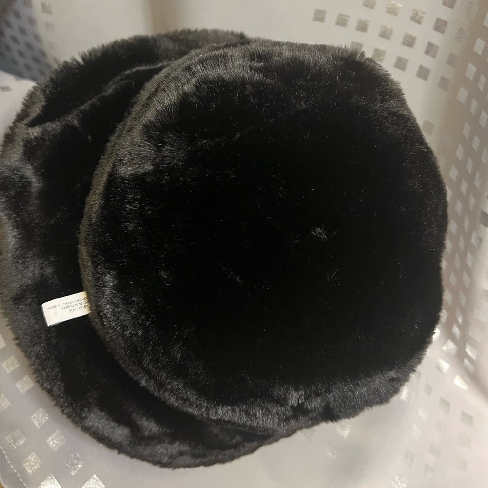 Nine West Reversible Black Plush Faux Fur One Side / Rain Hat Other Side - Picture 3 of 6